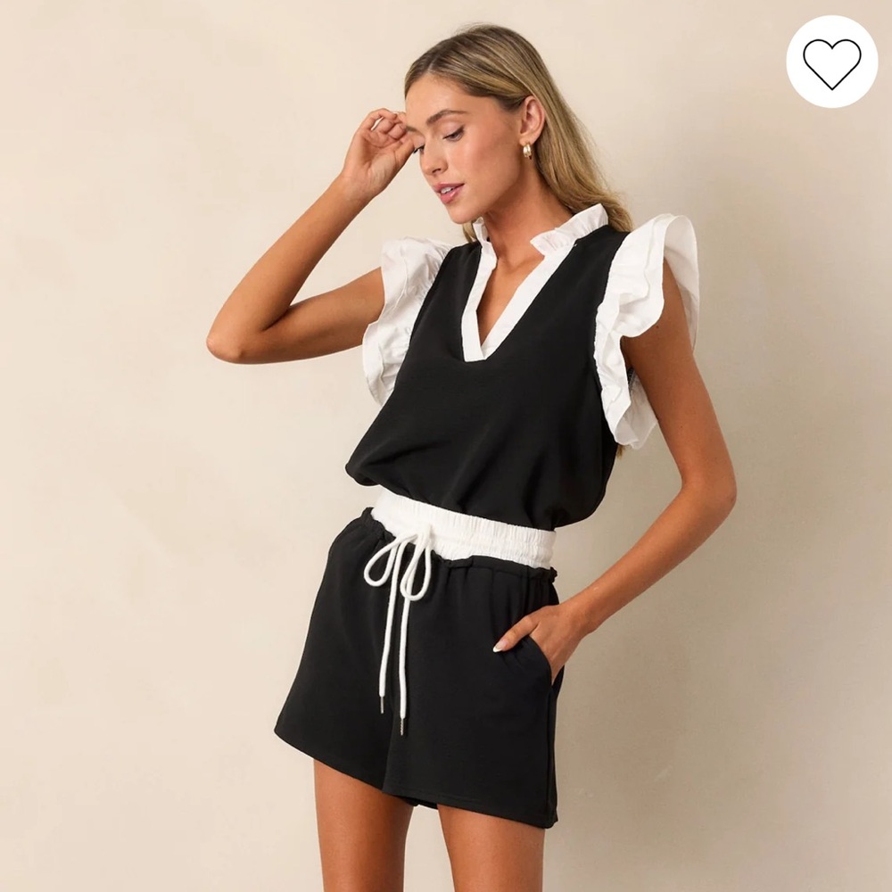 NWT Red Dress Boutique Black and White Shorts - Size Large